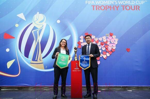 玫瑰再绽放 - 2019国际足联女足世界杯奖杯巡展·中国站在上海举行