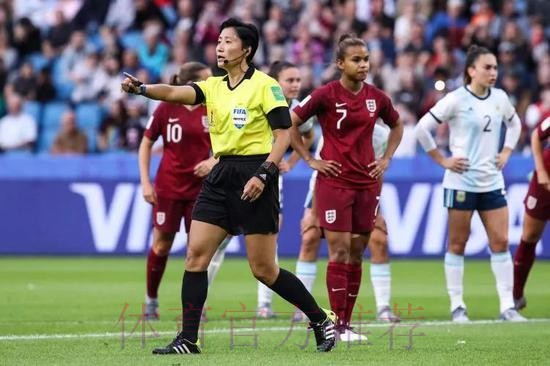 新华社:堪称完美,中国裁判执法史上首场女足世界杯英阿大战 新华社:堪称完美,中国裁判执法史上首场女足世界杯英阿大战